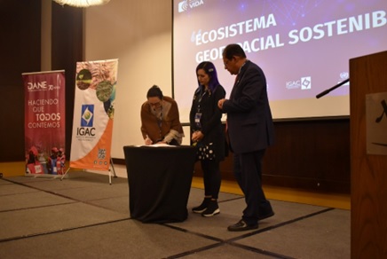 El DANE y el IGAC avanzan en la consolidación de la ICDE como plataforma de conocimiento e información geoespacial del país 