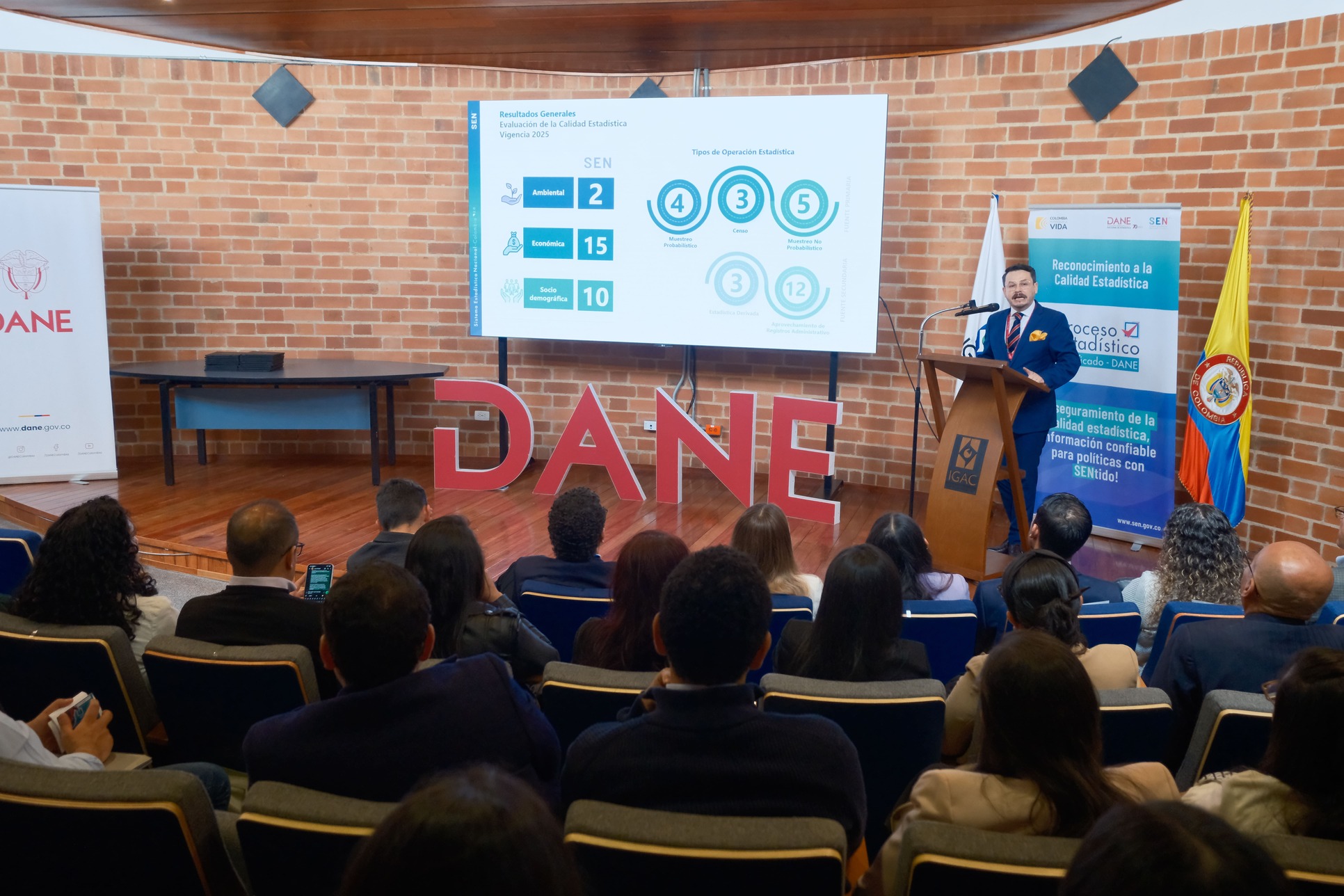 Carlos Hernández, director técnico de DIRPEN, presenta los resultados de las evaluaciones de calidad estadística 2025