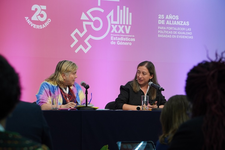 Fotografía de funcionarios del DANE, en el inicio de la etapa de barrido del Censo Económico Nacional Urbano