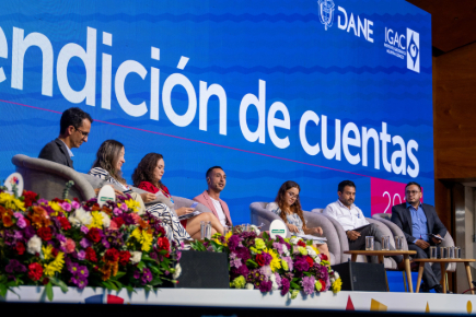 panel de rendicnión de cuentas DANE- IGAC Fotografía de panel de rendicnión de cuentas DANE- IGAC