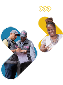 Muejeres representando la recolección digital de datos del Censo Económico Nacional Urbano de Colombia