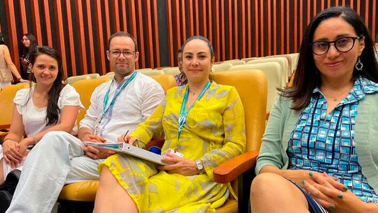 Fotgrafía de la Directora del DANE junto al equipo de delegados del DANE en la Cop16